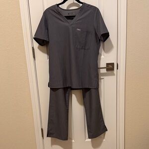 Figs Graphite Gray Scrub Set